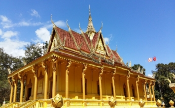Độc đáo chùa Bốn Mặt